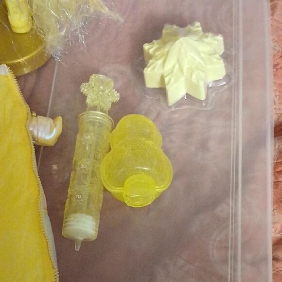 Fashion Doll with Yellow Outfit and Accessories - Picture 3 of 5